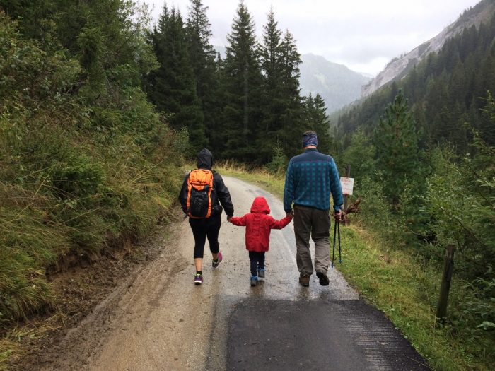 It can be hard to find an alternative to hours of screen time when it comes to family time. Spend fun, quality time with your family with these activities.